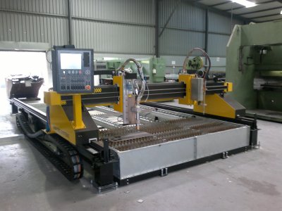 Dual torch CNC cutting machine